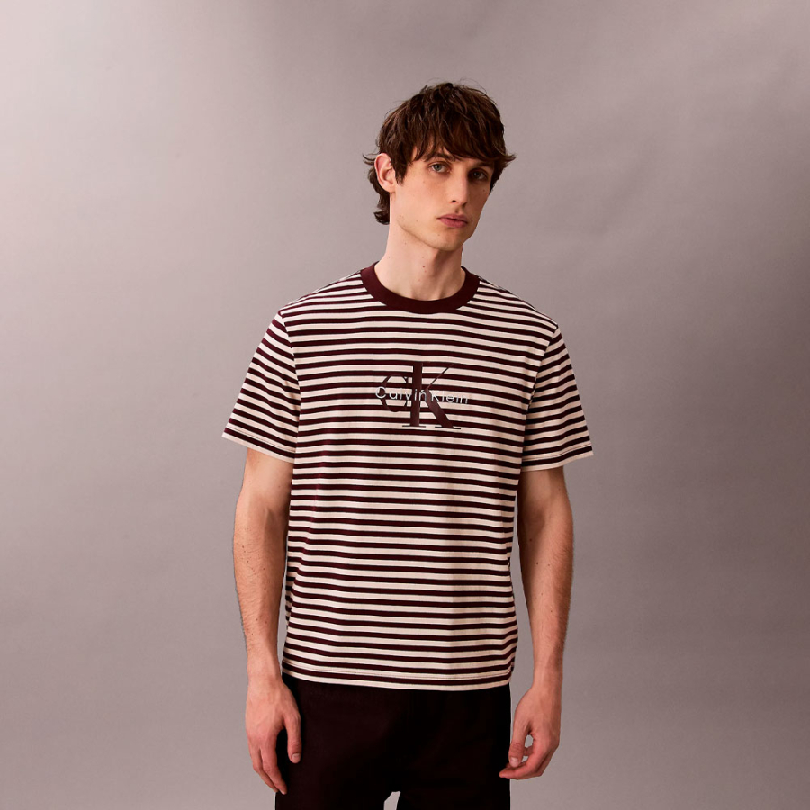 t-shirt-ample-a-rayures-avec-logo-monogramme t-shirt-ample-a-rayures-avec-logo-monogramme