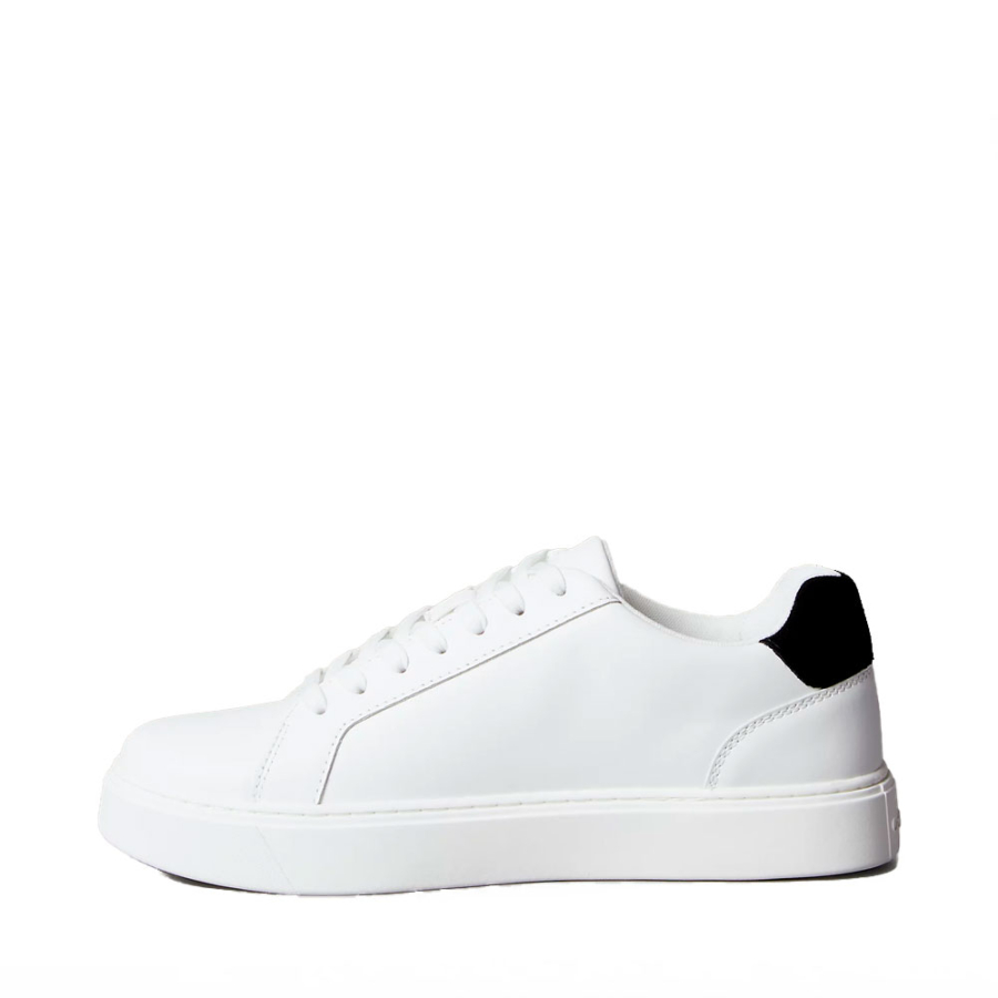 baskets-en-cuir-avec-logo-distinctif baskets-en-cuir-avec-logo-distinctif