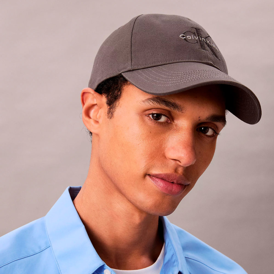 gorra-de-beisbol-con-logo-monograma-bordado gorra-de-beisbol-con-logo-monograma-bordado