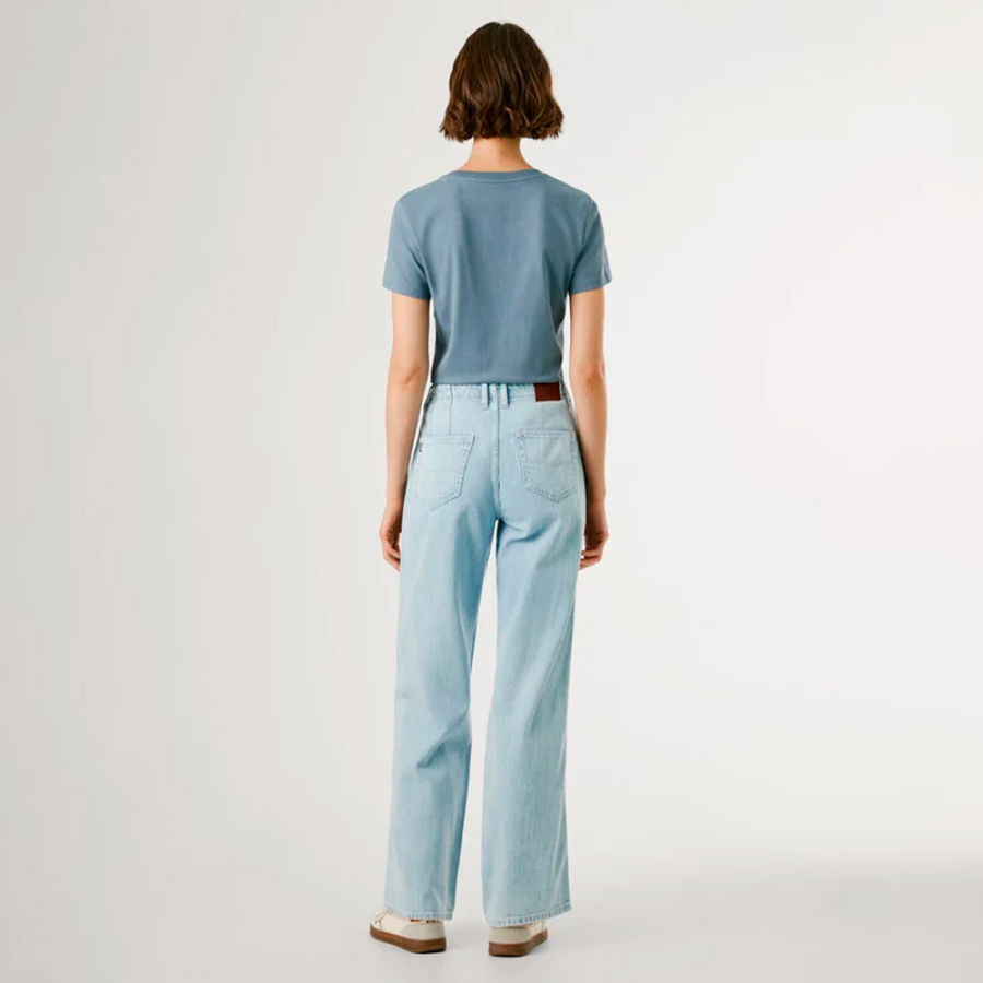 t-shirt-mit-blumendruck-und-logo t-shirt-mit-blumendruck-und-logo