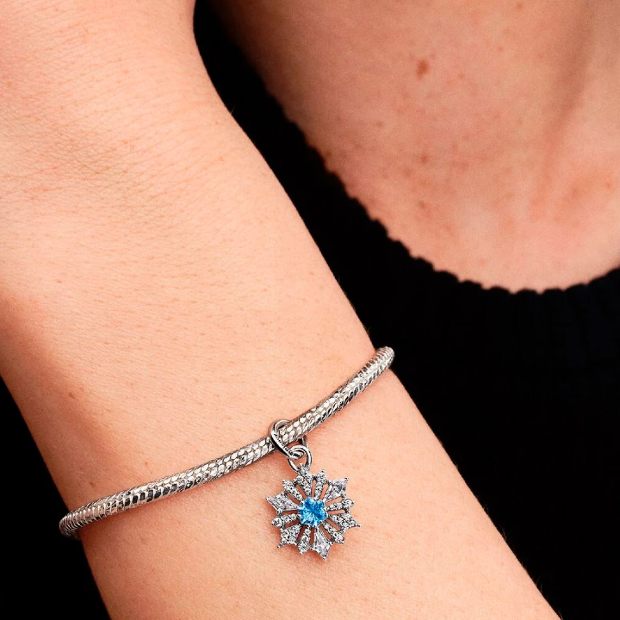 disney-frozen-queen-elsa-schneeflocken-anhanger-charm-794209c01 disney-frozen-queen-elsa-schneeflocken-anhanger-charm-794209c01