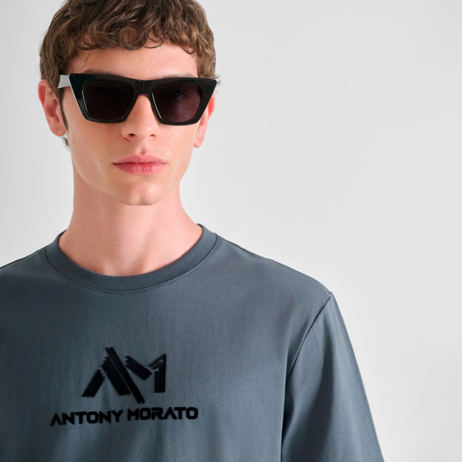 t-shirt-mit-normaler-passform-und-logodruck t-shirt-mit-normaler-passform-und-logodruck