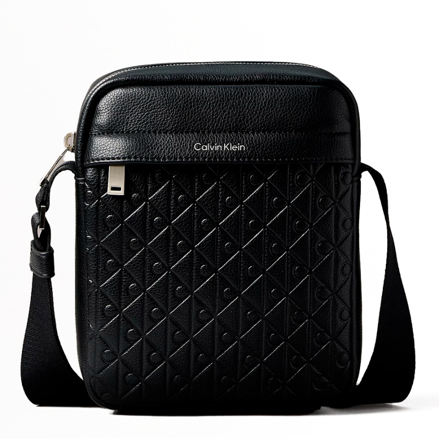 reporter-bag-with-engraved-iconic-logo