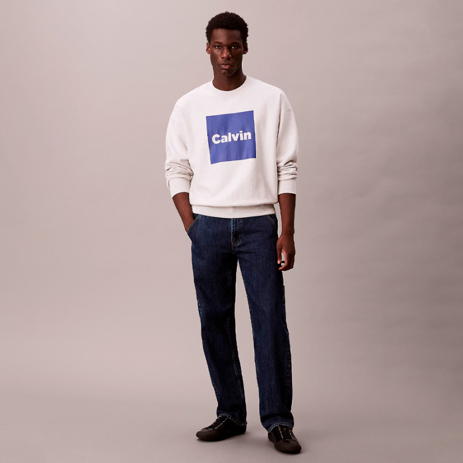 hochwertiges-locker-sitzendes-fleece-sweatshirt-mit-grafischem-logo hochwertiges-locker-sitzendes-fleece-sweatshirt-mit-grafischem-logo