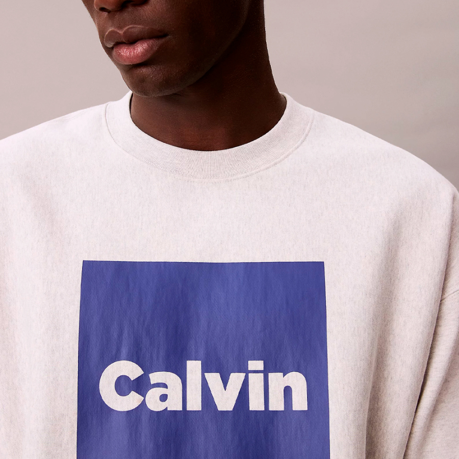 felpa-in-pile-di-alta-qualita-vestibilita-ampia-con-logo-grafico felpa-in-pile-di-alta-qualita-vestibilita-ampia-con-logo-grafico