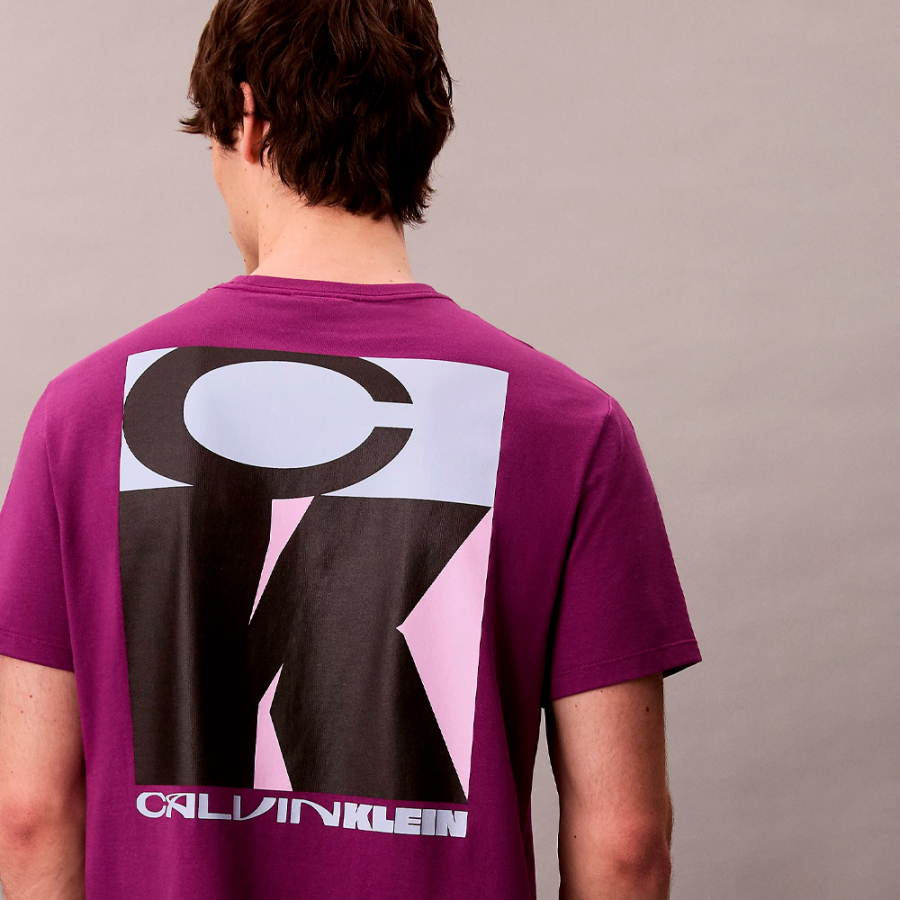 camiseta-folgada-com-logotipo-grafico-ousado camiseta-folgada-com-logotipo-grafico-ousado