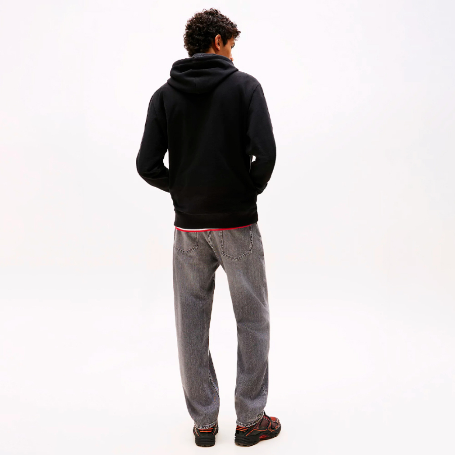 sweat-a-capuche-avec-logo sweat-a-capuche-avec-logo