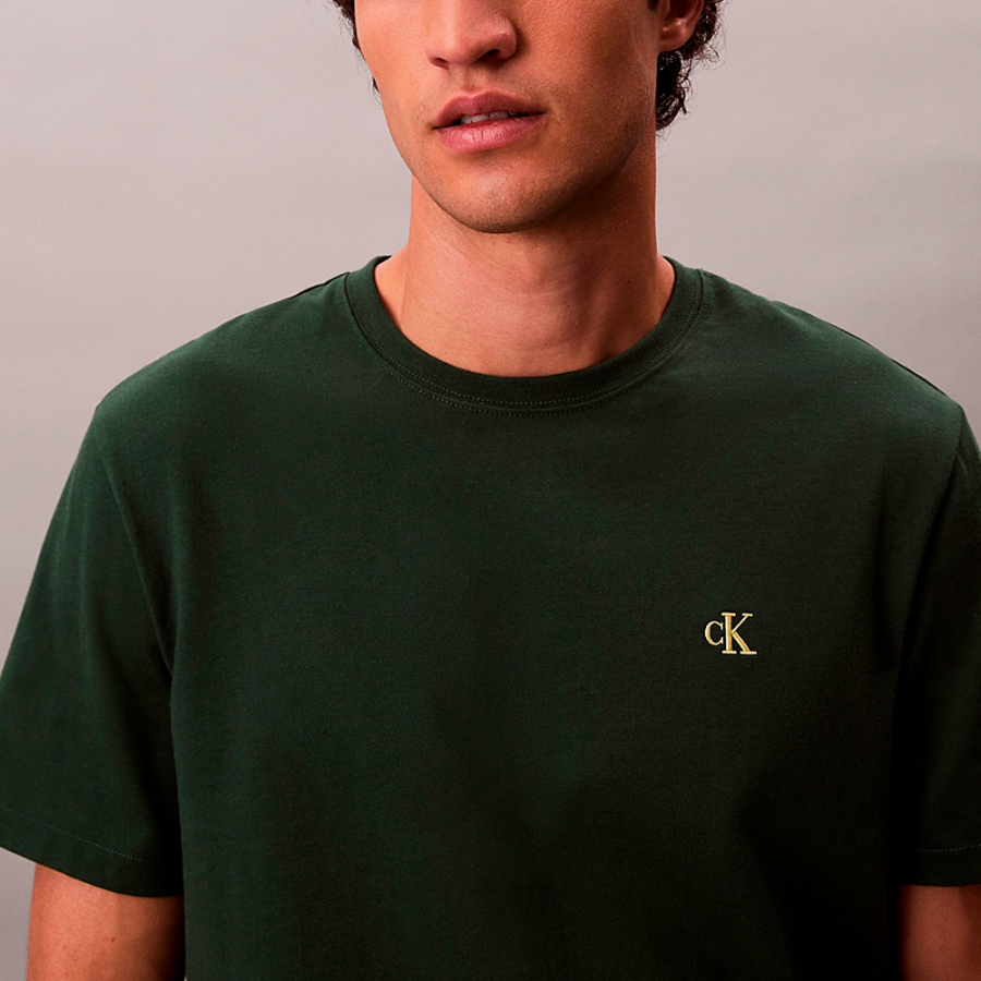 camiseta-folgada-com-monograma-bordado camiseta-folgada-com-monograma-bordado