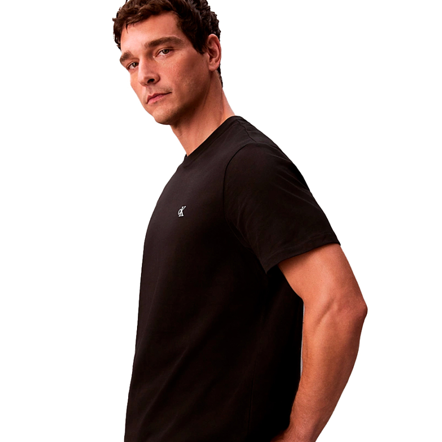 camiseta-holgada-con-monograma-bordado