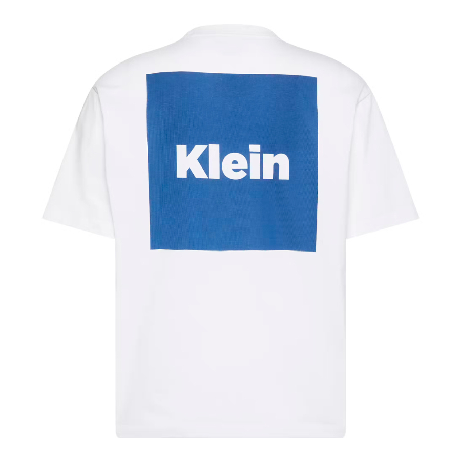 camiseta-folgada-com-logotipo-em-caixa camiseta-folgada-com-logotipo-em-caixa