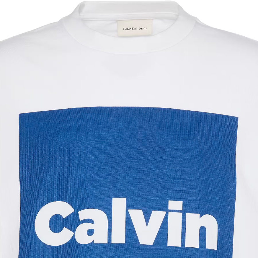 loose-fitting-tee-with-boxed-logo-graphic