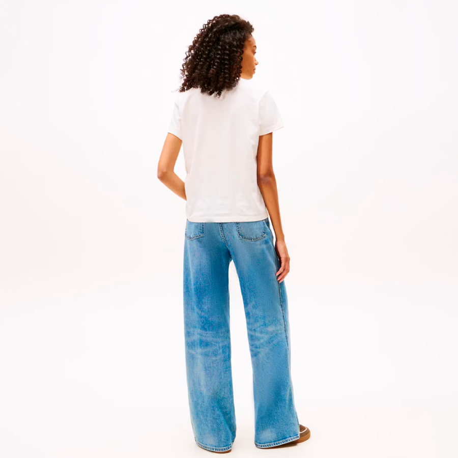 camiseta-de-cuello-redondo-con-logo-lineal camiseta-de-cuello-redondo-con-logo-lineal