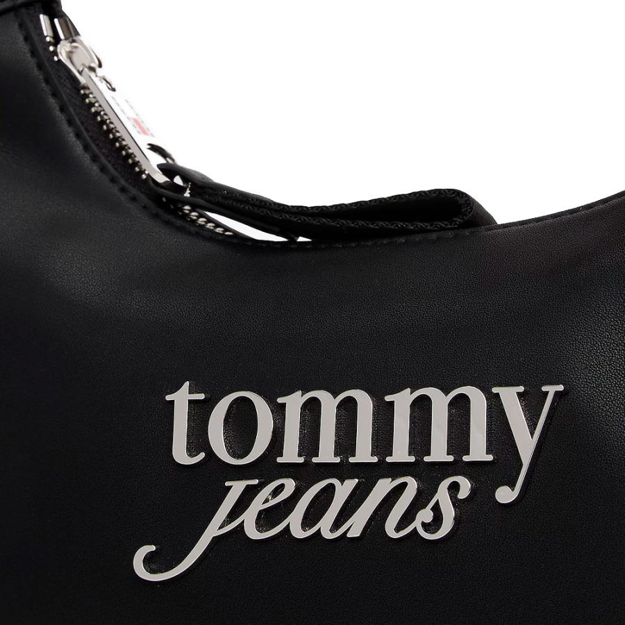 bolso-de-hombro-con-logo-metalico bolso-de-hombro-con-logo-metalico