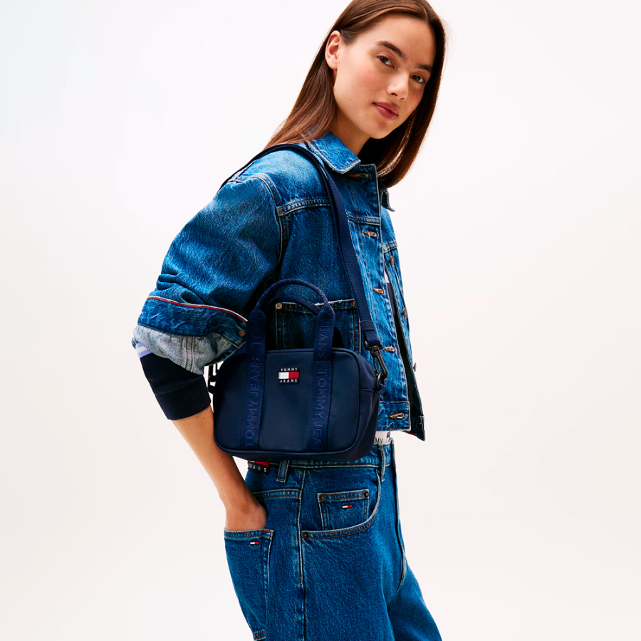 bolsa-tiracolo-essential-inscription bolsa-tiracolo-essential-inscription