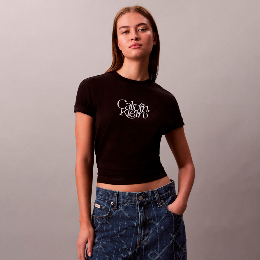 t-shirt-mit-passform-und-schriftzug t-shirt-mit-passform-und-schriftzug