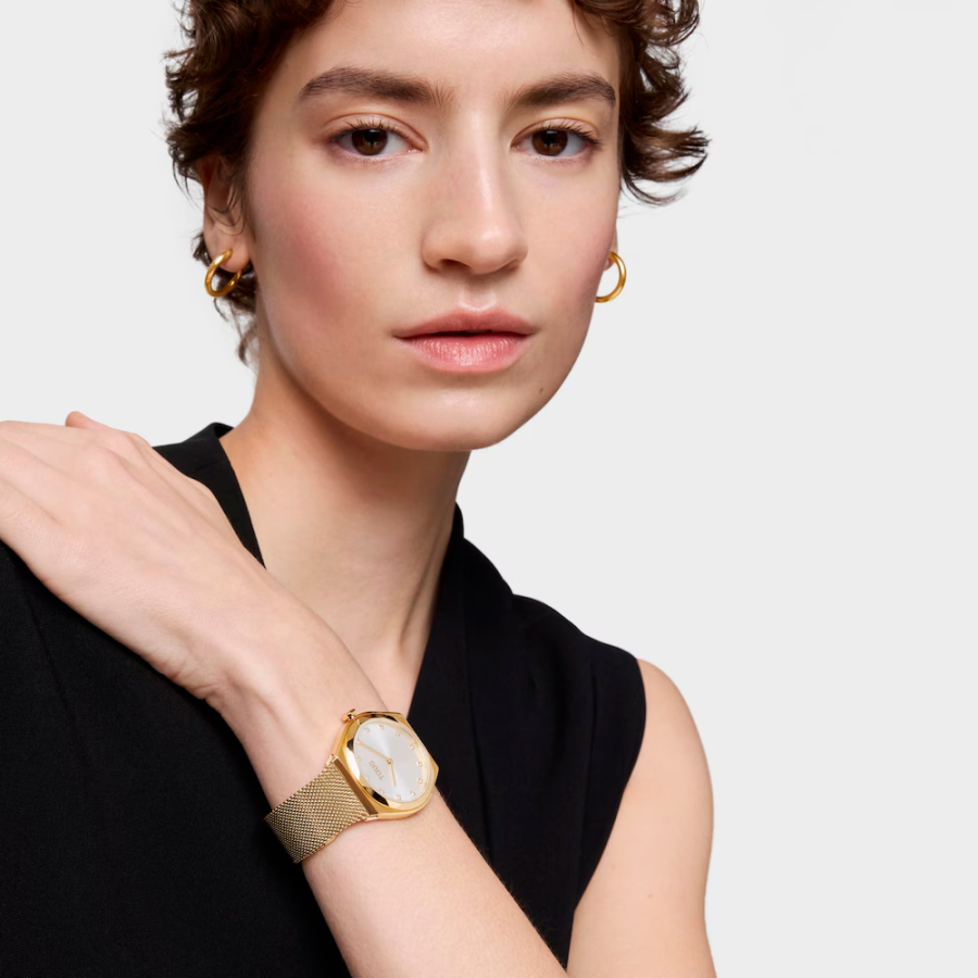 orologio-analogico-con-bracciale-in-acciaio-dorato-a-maglie-rotonde-di-carati orologio-analogico-con-bracciale-in-acciaio-dorato-a-maglie-rotonde-di-carati