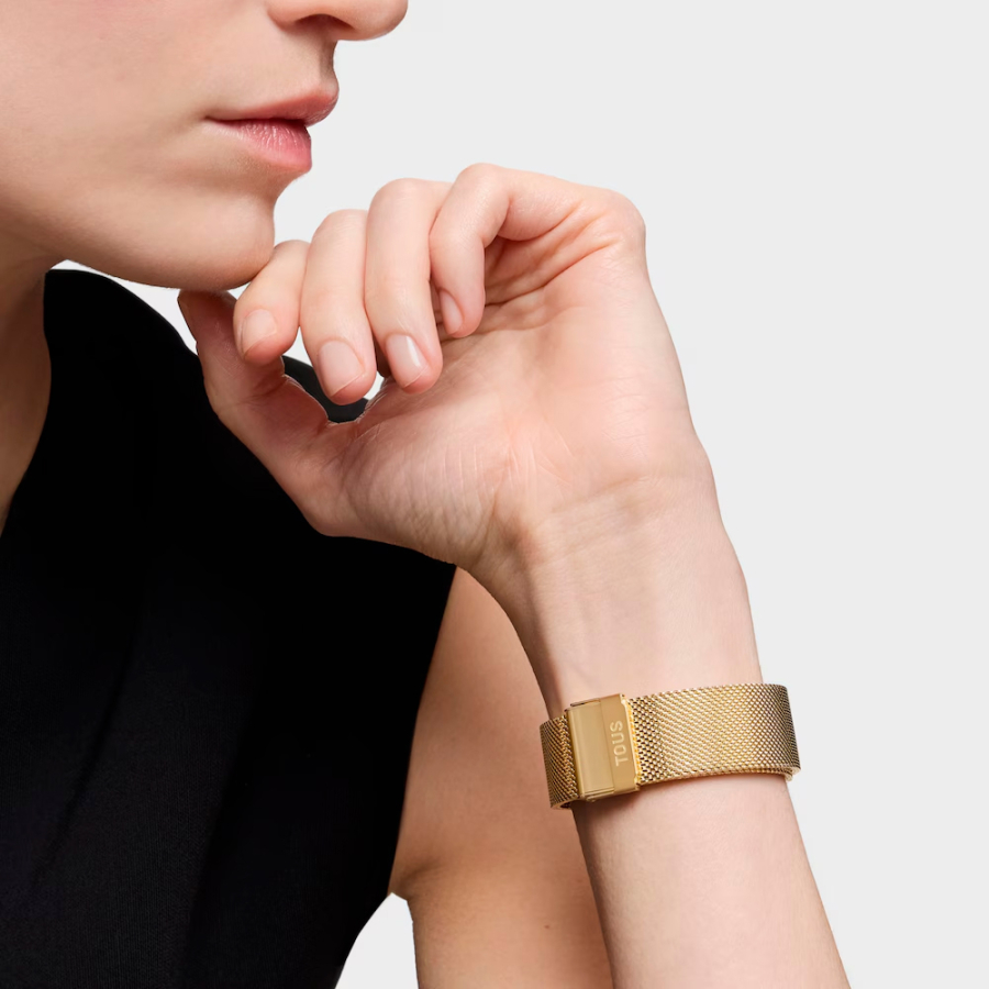 analoge-uhr-mit-rundem-armband-aus-goldfarbenem-edelstahl-mesh