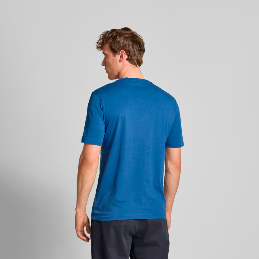 camiseta-con-logo-estampado