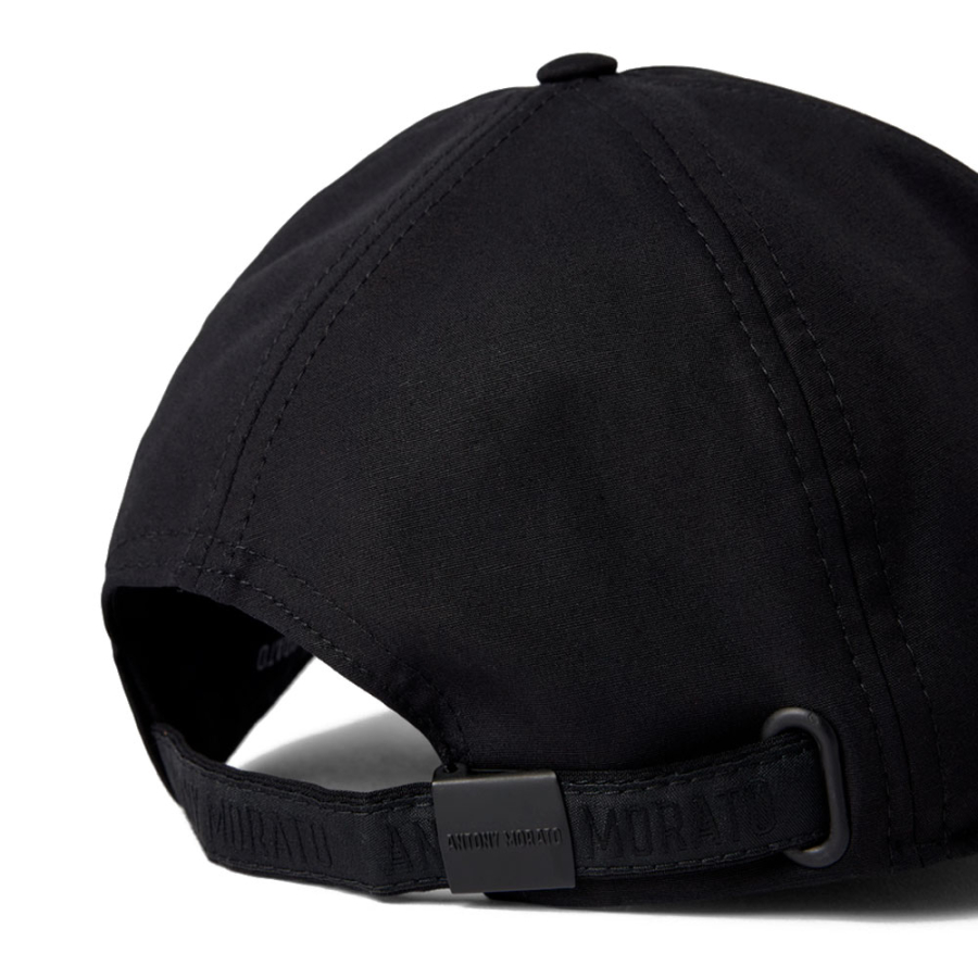 baseball-cap-with-logo baseball-cap-with-logo