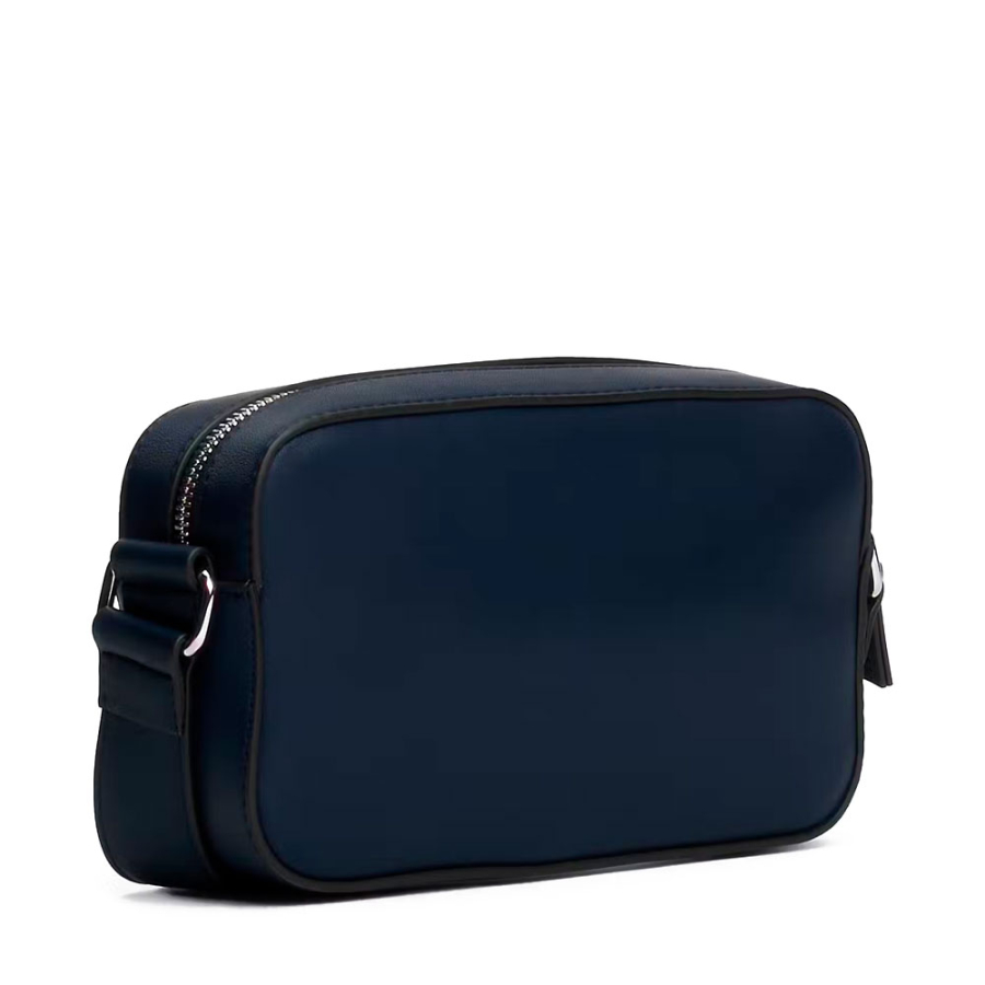 handtasche-mit-logo-abzeichen handtasche-mit-logo-abzeichen