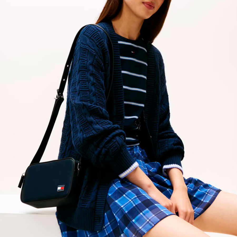 bolso-cartera-con-insignia-del-logo bolso-cartera-con-insignia-del-logo