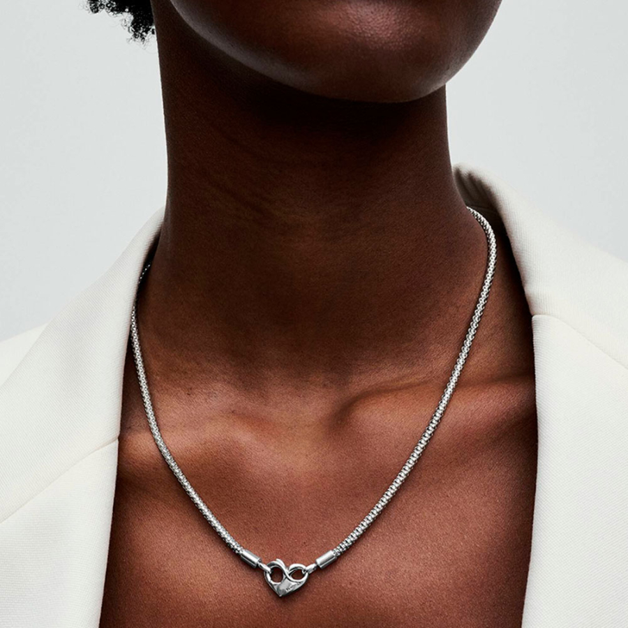 collana-con-catena-borchiata-392451c00