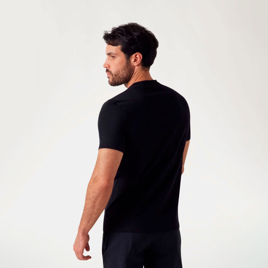 camiseta-con-logotipo-corte-regular