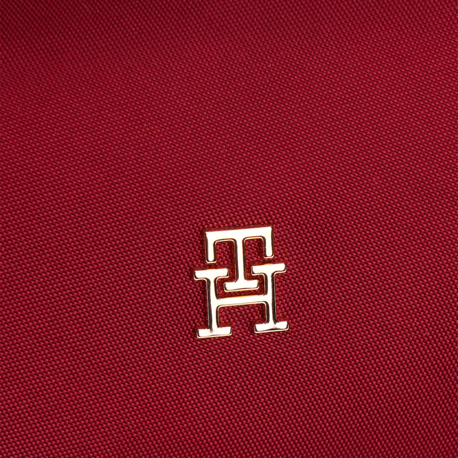 kulturbeutel-mit-th-schriftzug-und-monogramm