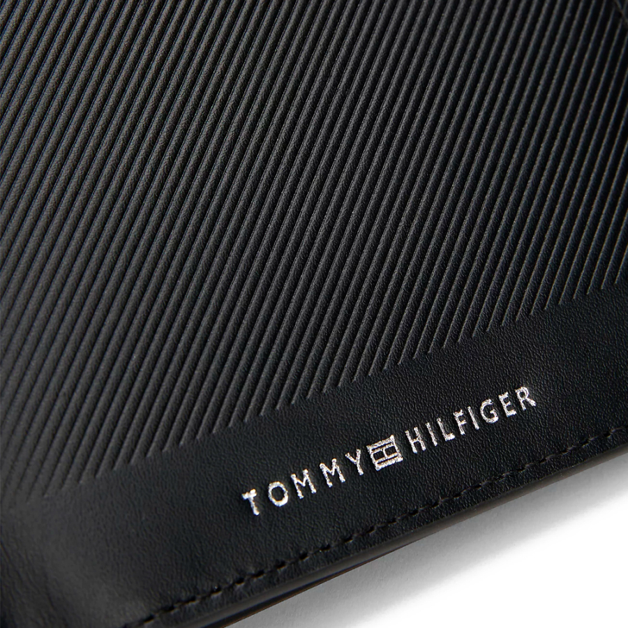 zweifach-gefaltete-ledergeldborse-mit-logo