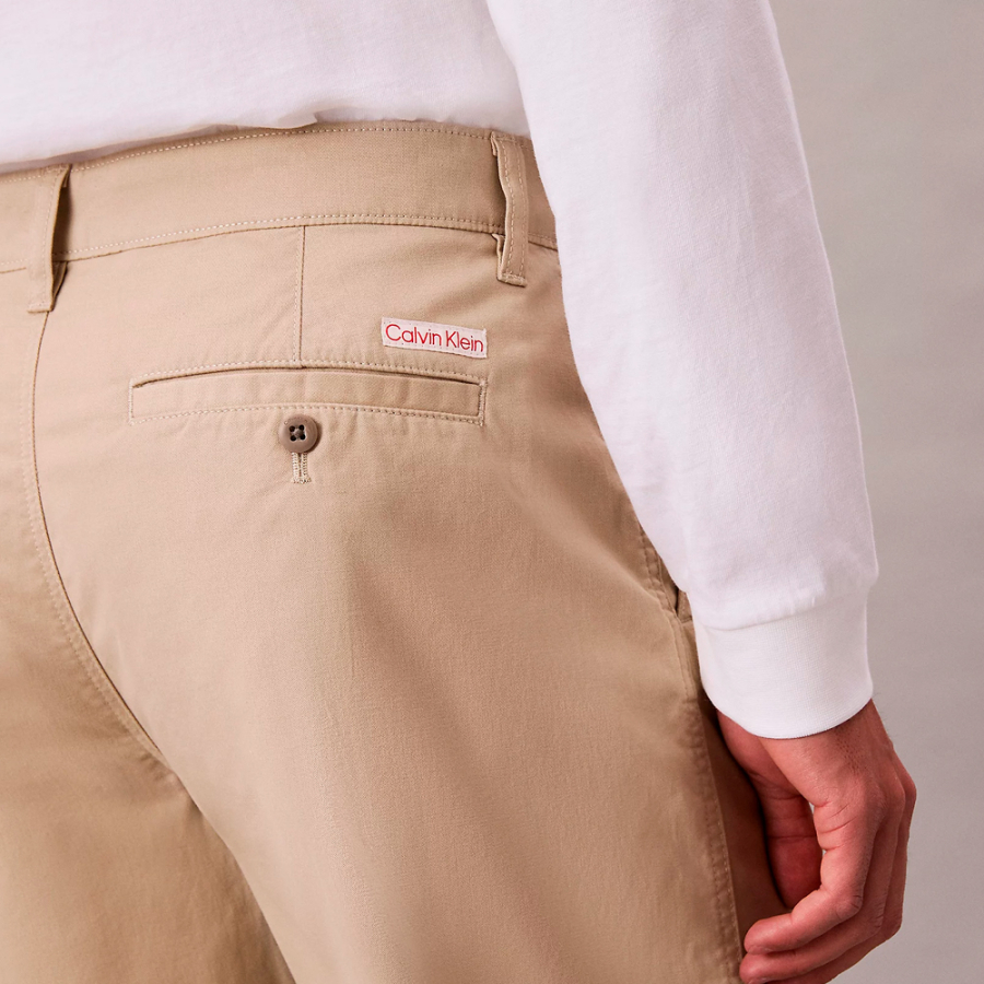 hose-mit-geradem-bein-im-stil-der-90er-jahre