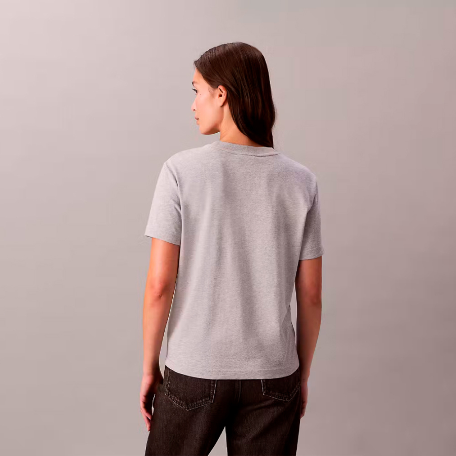 klassisches-t-shirt-mit-leuchtendem-monologo-grafik klassisches-t-shirt-mit-leuchtendem-monologo-grafik