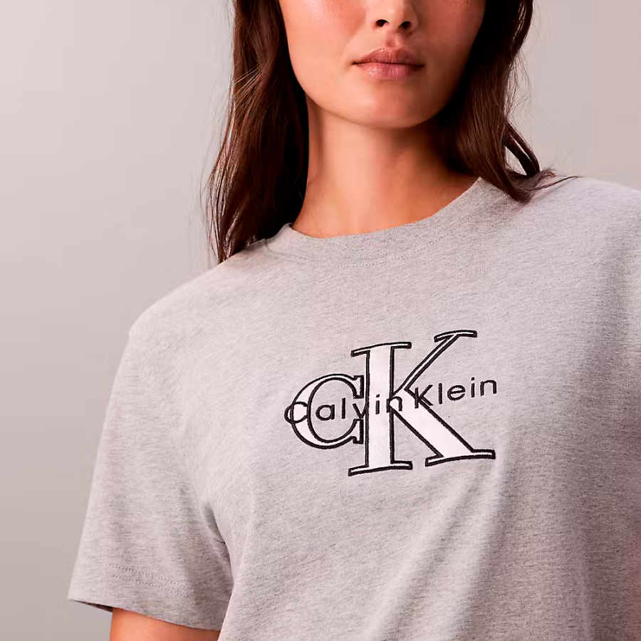 camiseta-clasica-con-grafico-monologo-brillante camiseta-clasica-con-grafico-monologo-brillante