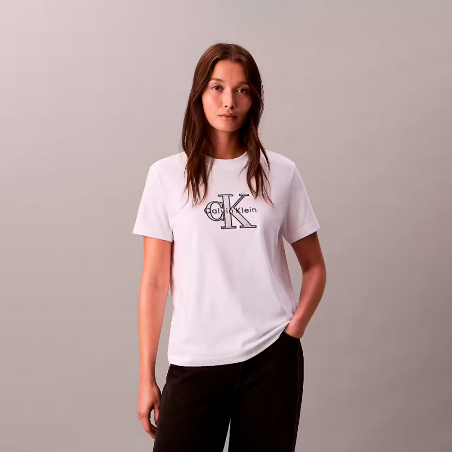 t-shirt-classique-avec-un-monogramme-lumineux t-shirt-classique-avec-un-monogramme-lumineux