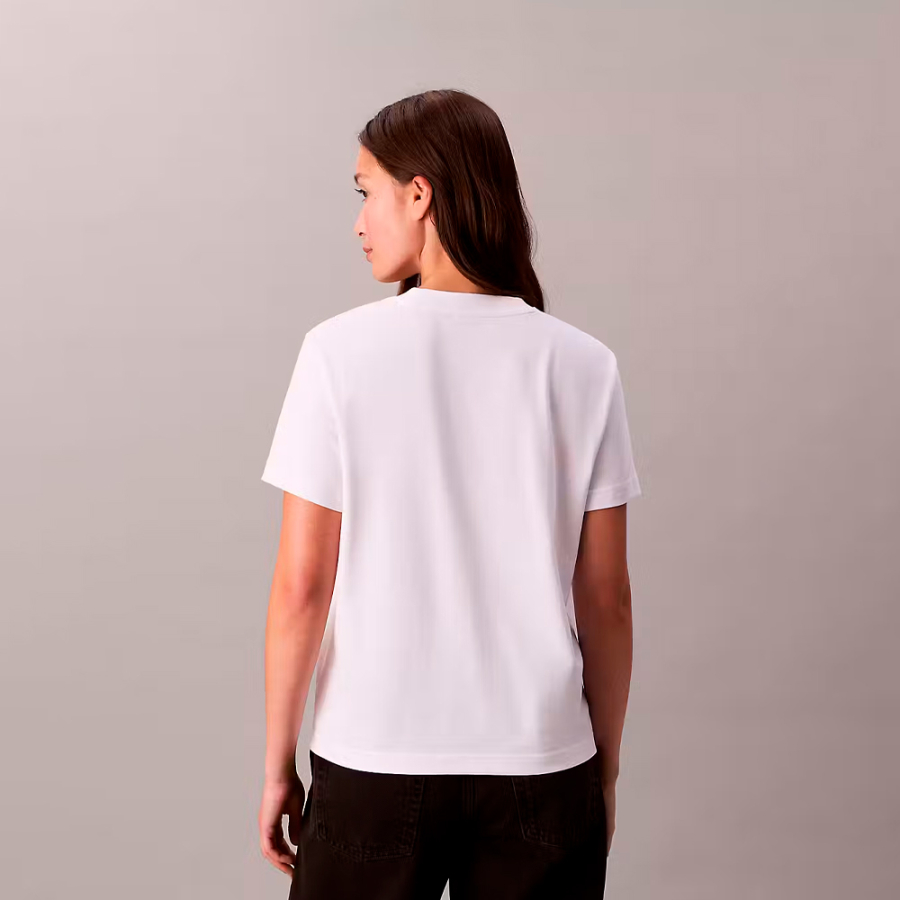 t-shirt-classique-avec-un-monogramme-lumineux t-shirt-classique-avec-un-monogramme-lumineux