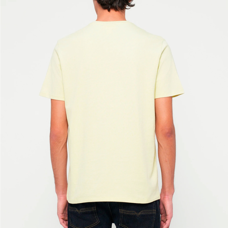 klassisches-t-shirt-mit-monogramm