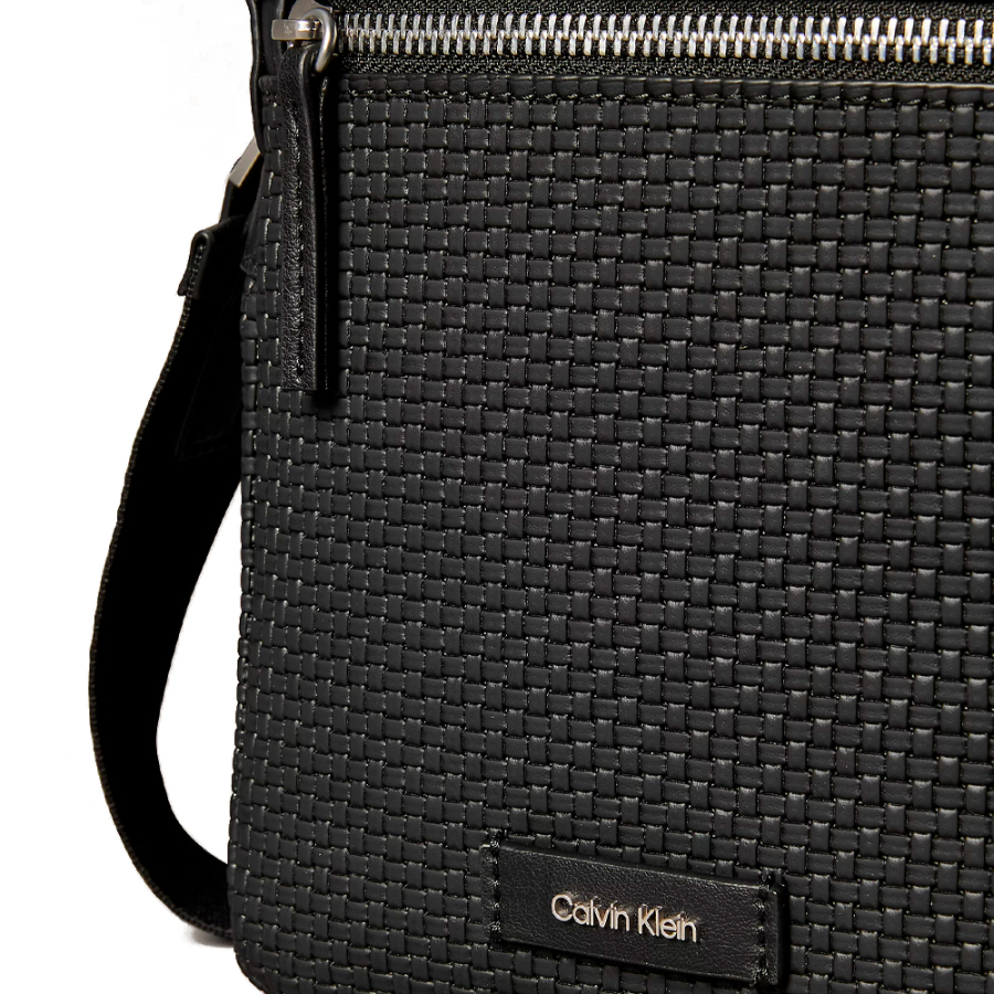 embossed-woven-reporter-s-bag