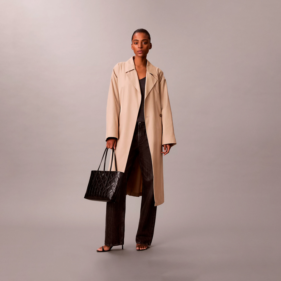 kleine-tragetasche-mit-gestepptem-logo