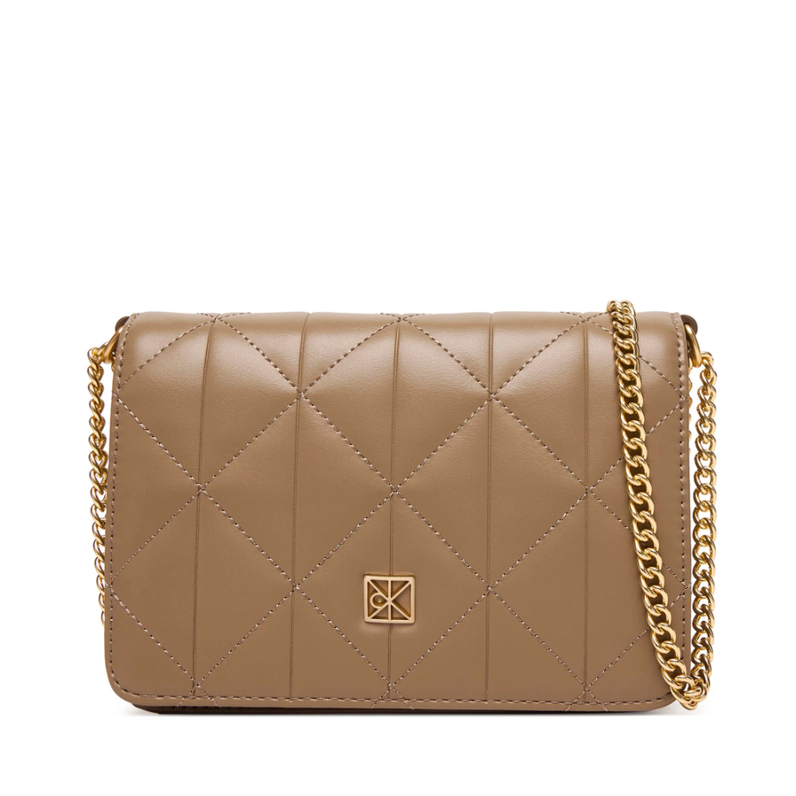 mini-sac-matelasse-avec-logo-embleme mini-sac-matelasse-avec-logo-embleme