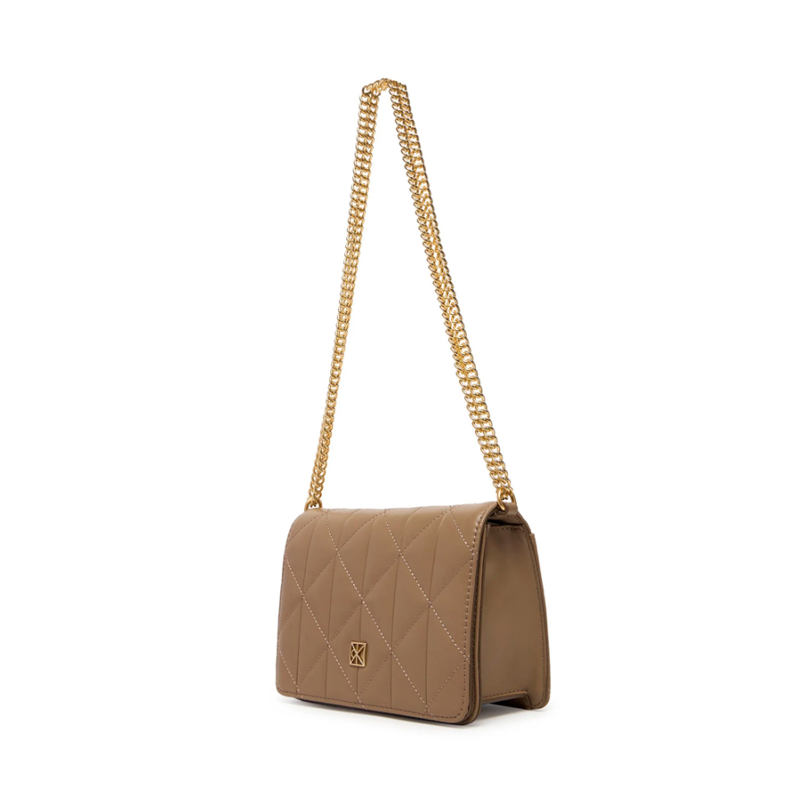 mini-bolsa-acolchoada-com-logotipo-em-emblema