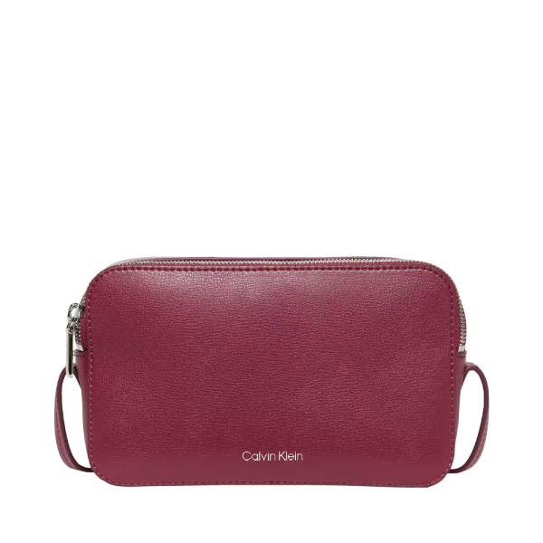 Calvin Klein Sac bandoulire avec logo en mtal - U Fuchsia- Ref 70 €