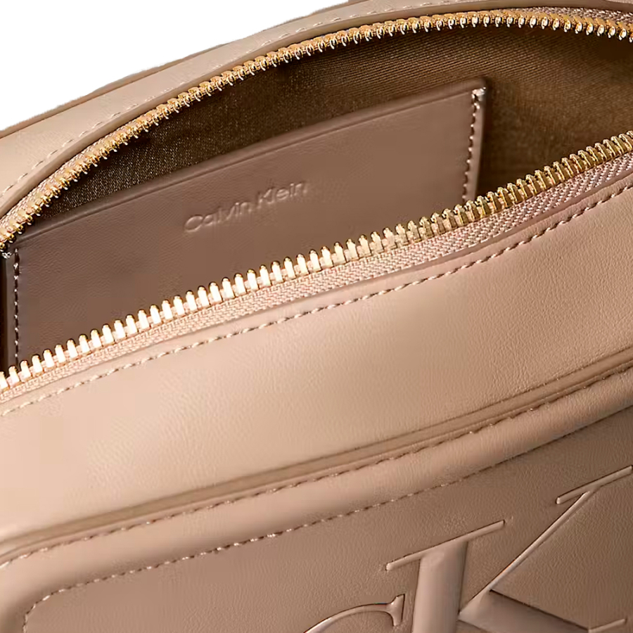 sac-photo-monogramme-en-vedette sac-photo-monogramme-en-vedette