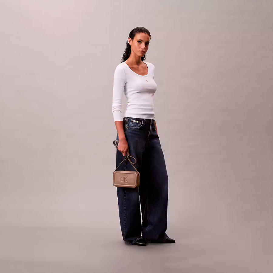 bolsa-para-camara-con-monograma-destacado