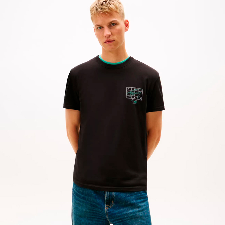 t-shirt-mit-logos-im-spruheffekt