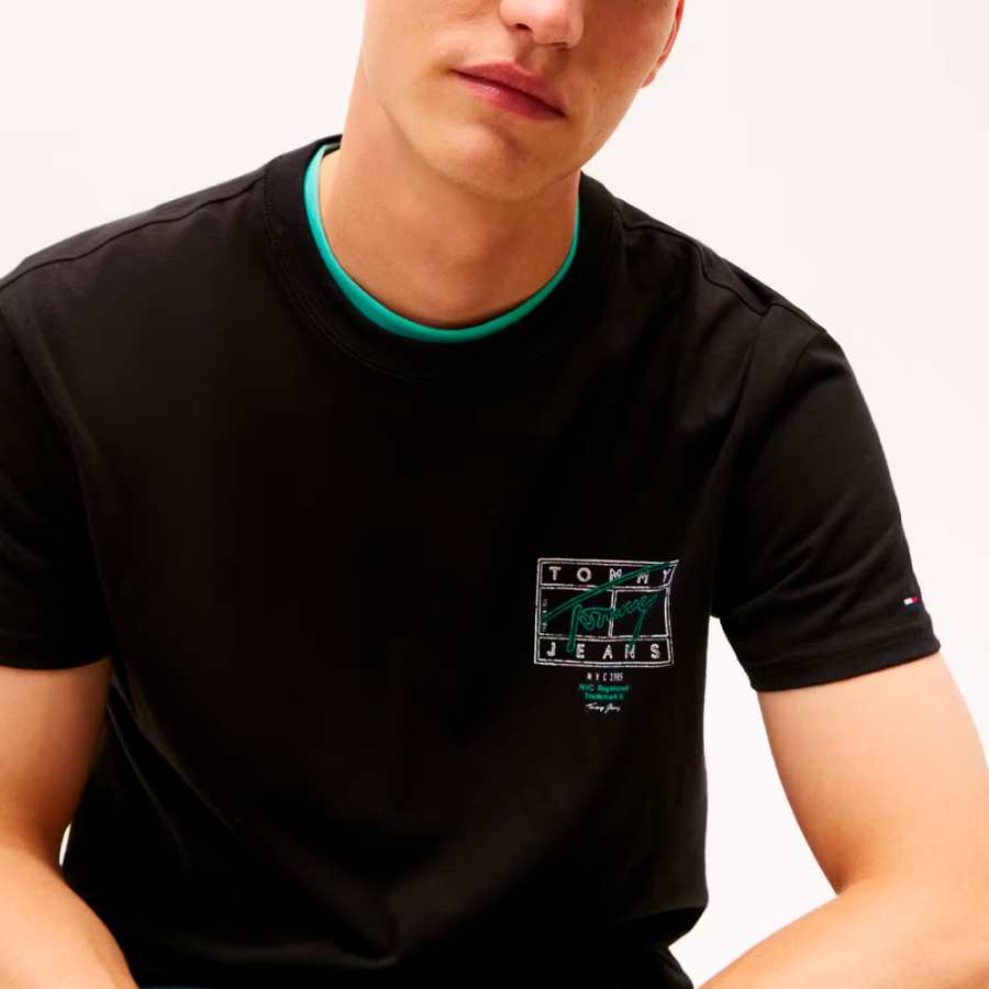 camiseta-con-logos-de-efecto-espray camiseta-con-logos-de-efecto-espray