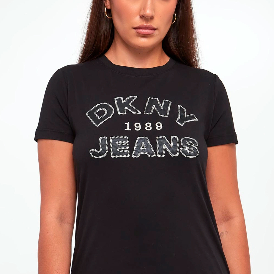 camiseta-con-logotipo camiseta-con-logotipo