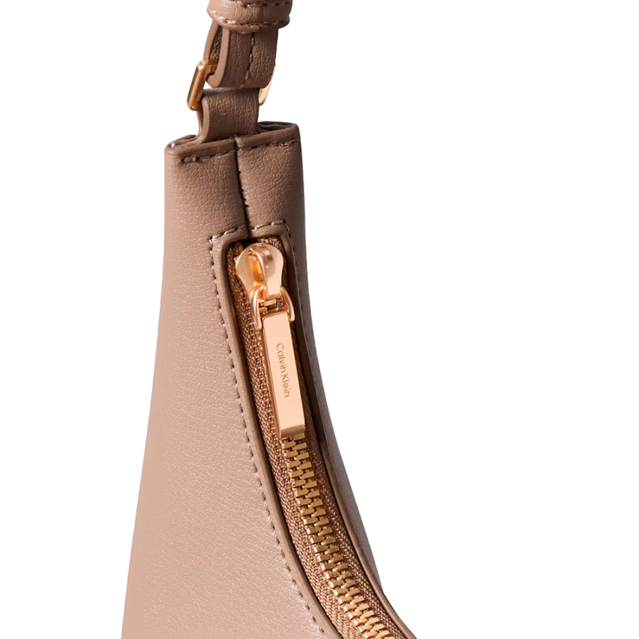 schultertasche-mit-gepragtem-logo