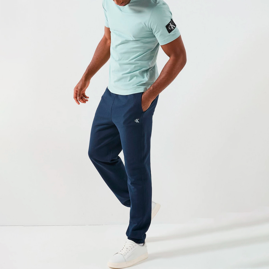 calca-jogger-com-monograma-em-tecido-atoalhado calca-jogger-com-monograma-em-tecido-atoalhado