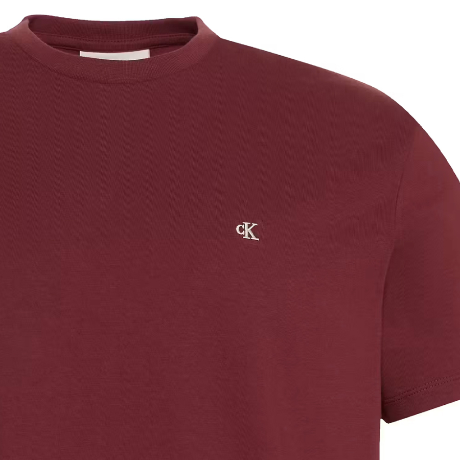 camiseta-classica-com-monograma camiseta-classica-com-monograma