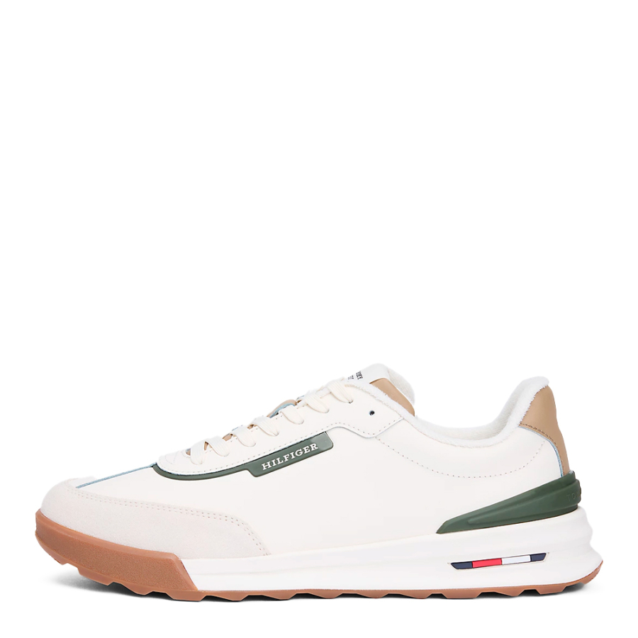 retro-sneaker-mit-einem-mix-aus-verschiedenen-texturen retro-sneaker-mit-einem-mix-aus-verschiedenen-texturen