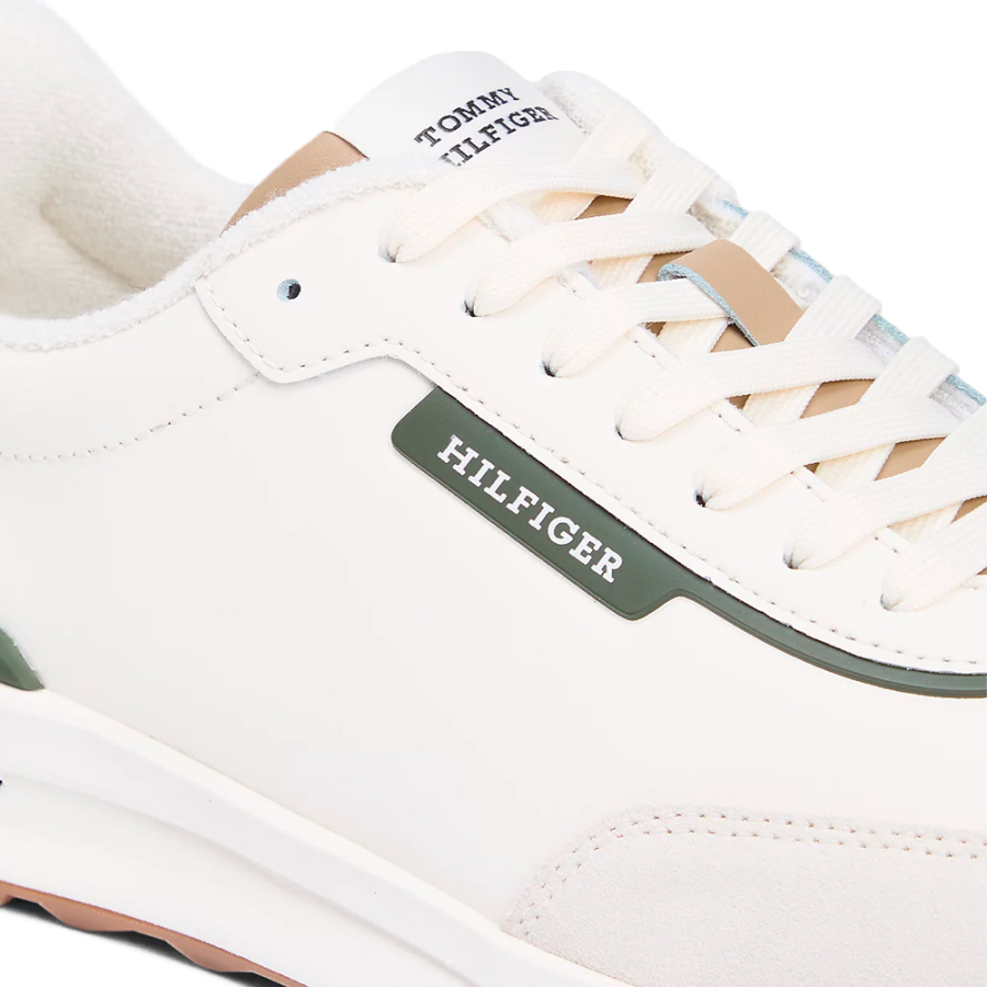 sneakers-retro-con-un-mix-di-texture sneakers-retro-con-un-mix-di-texture